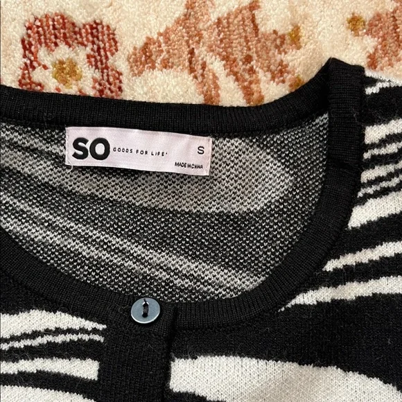 SO Monochrome Swirl Cardigan - Picture 2 of 2